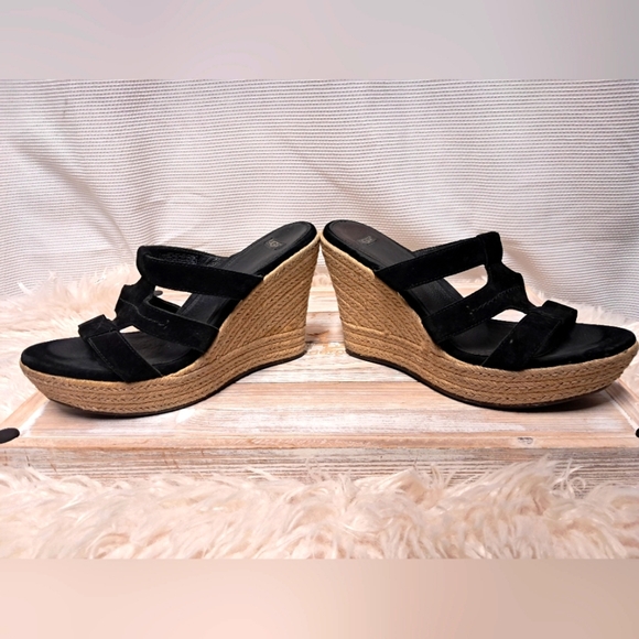 UGG Tawny Black Suede Wedges Size 10 - Picture 1 of 6